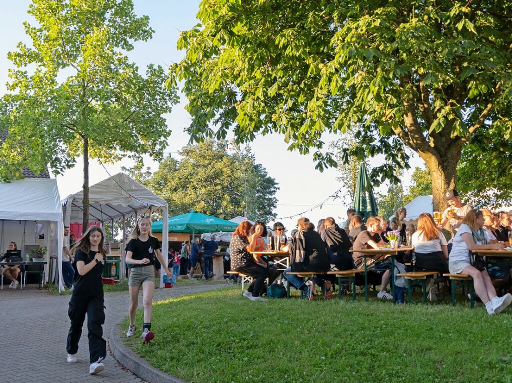 Rund um die Saalenberghalle in Slden wird gefeiert.