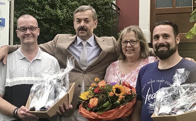 Brgermeister Herr (Zweiter von links)...immermann und Simon Geiger (von links)  | Foto: Jutta Schtz