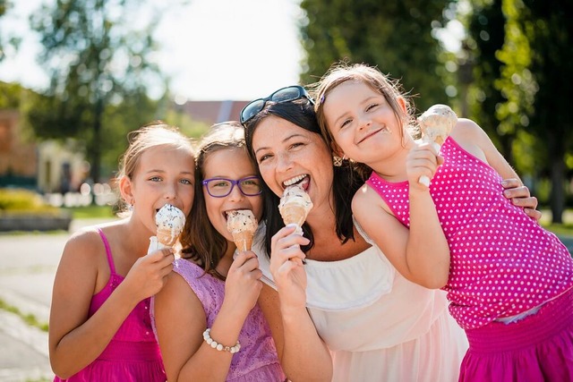 Schwimmbadbesuch, Ausflug in den Schwa... dazugehren sollte: ein leckeres Eis.  | Foto: Martinan (stock.adobe.com)