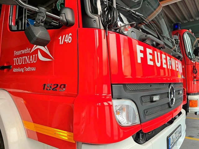 Die Feuerwehr Todtnau war mit drei Fah...en beim Lkw-Brand am Dienstag vor Ort.  | Foto: Sarah Trinler