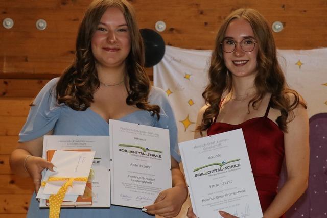 Anja Probst und Finja Stritt haben die besten Abschlsse der Schlchttalschule Grafenhausen
