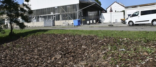 Vor der Gemeinschaftsunterkunft in Grenzach-Wyhlen wurde Mulch ausgelegt.   | Foto: Heinz Vollmar