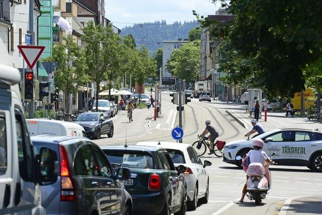 Debatte in Freiburg-Haslach zeigt: Manche wollen eine Fugngerzone,  andere lieber Parkpltze behalten