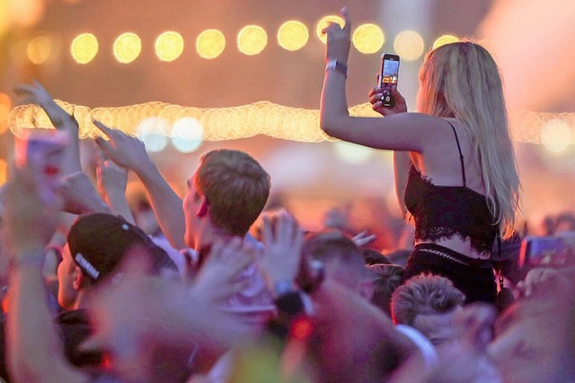 Live-Musik, lange Sommernchte - und a...d Festivals nicht wirklich nachhaltig.  | Foto: Jens Bttner (dpa)