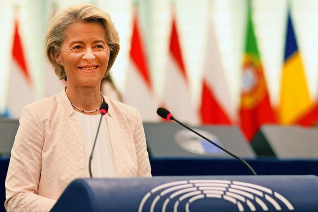 Ursula von der Leyen kann aufatmen: Si...mtszeit als EU-Kommissionsprsidentin.  | Foto: Philipp von Ditfurth (dpa)