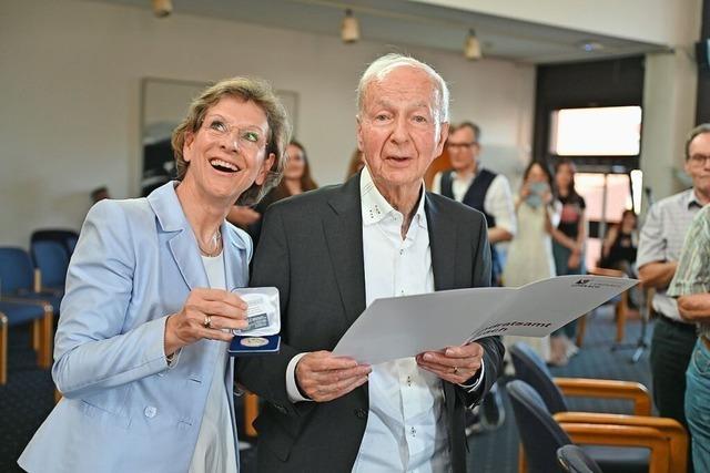 Landkreis zeichnet den Schnauer Unternehmer Anton Gromer aus