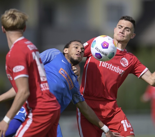 Rico Wehrle (rechts) ist einer der erfahrenen Spieler beim Bahlinger SC.    | Foto: Achim Keller