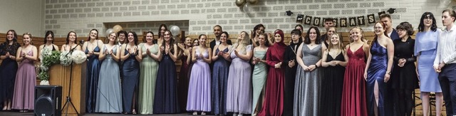 Abiball in der Flerhalle: Die Abschl...ichen Gymnasiums Bad Sckingen feiert.  | Foto: Miriam Pflanzer