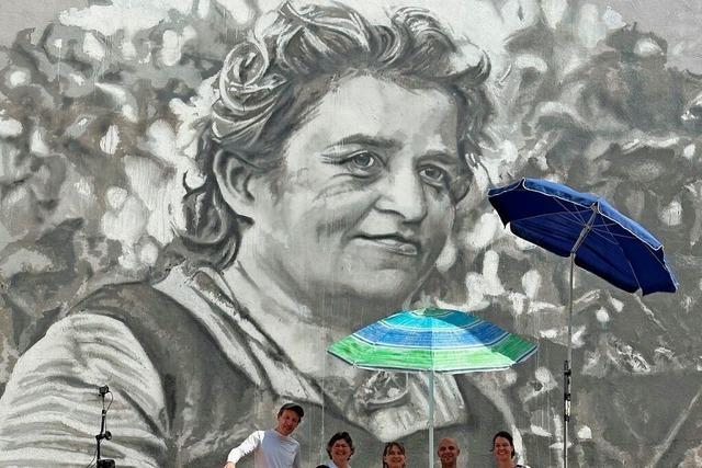 Wandbild-Pionier Hendrik Beikirch setzt der groen Offenburgerin Marie Geck ein Denkmal