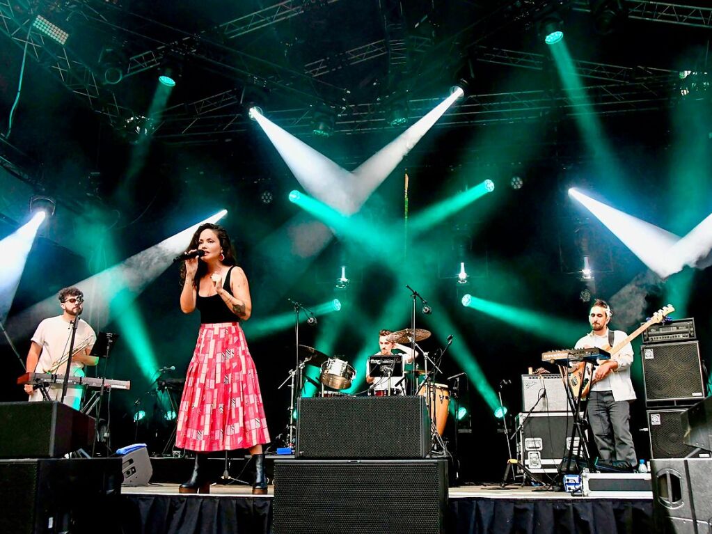 Natalia Doco und die Gruppe Ayom beim Stimmen-Festival im Lrracher Rosenfelspark