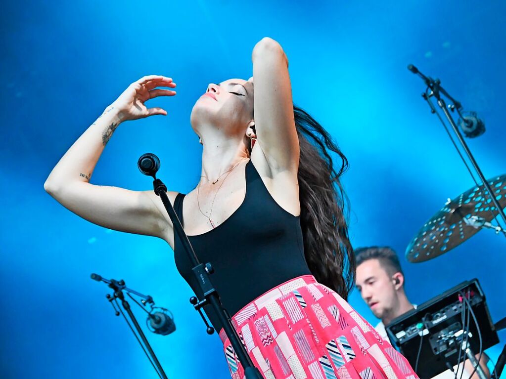 Natalia Doco und die Gruppe Ayom beim Stimmen-Festival im Lrracher Rosenfelspark