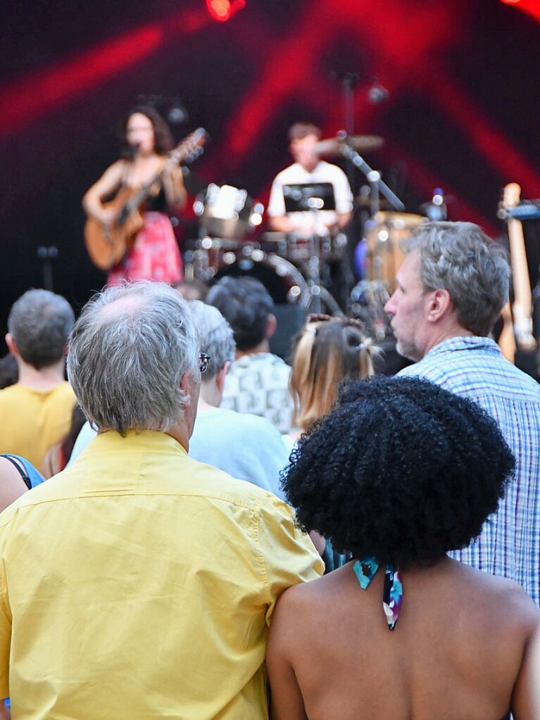 Natalia Doco und die Gruppe Ayom beim Stimmen-Festival im Lrracher Rosenfelspark