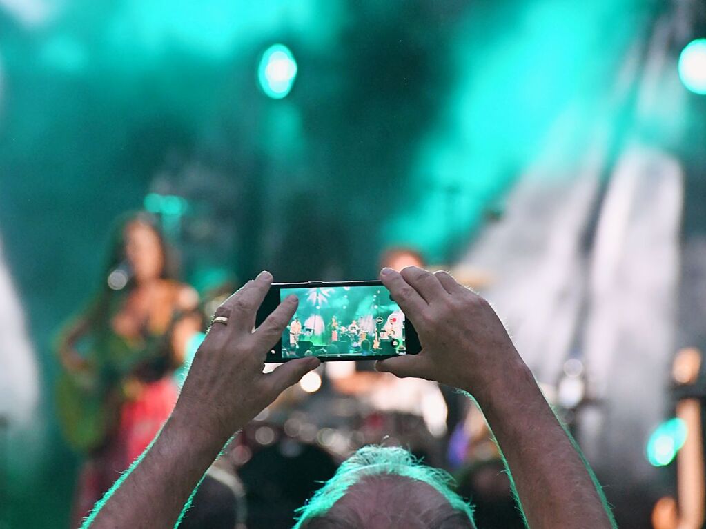 Natalia Doco und die Gruppe Ayom beim Stimmen-Festival im Lrracher Rosenfelspark