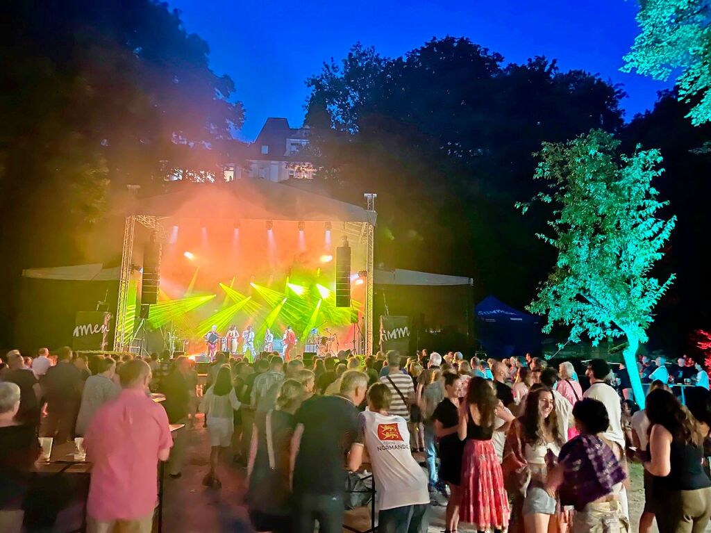 Natalia Doco und die Gruppe Ayom beim Stimmen-Festival im Lrracher Rosenfelspark