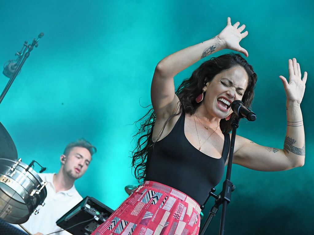 Natalia Doco und die Gruppe Ayom beim Stimmen-Festival im Lrracher Rosenfelspark