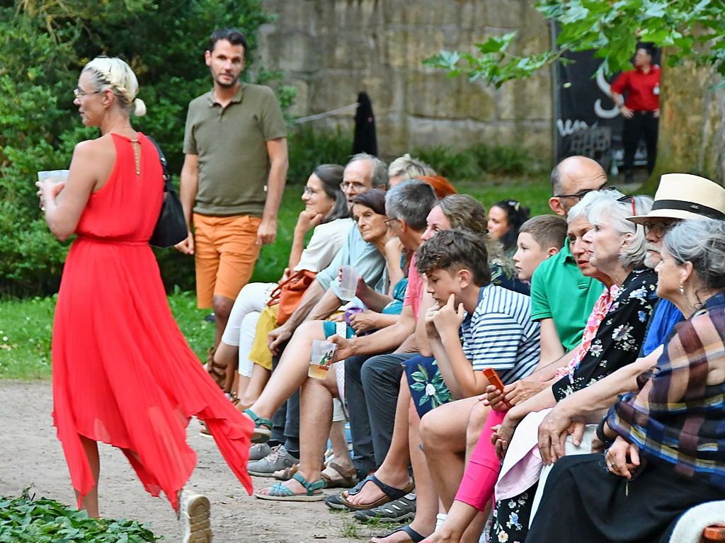 Natalia Doco und die Gruppe Ayom beim Stimmen-Festival im Lrracher Rosenfelspark