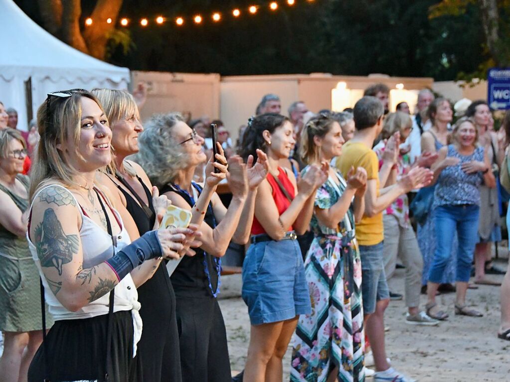 Natalia Doco und die Gruppe Ayom beim Stimmen-Festival im Lrracher Rosenfelspark