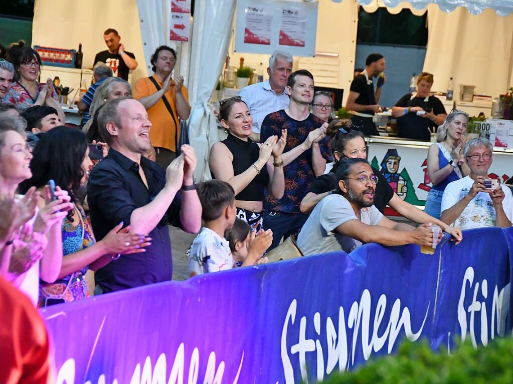 Natalia Doco und die Gruppe Ayom beim Stimmen-Festival im Lrracher Rosenfelspark