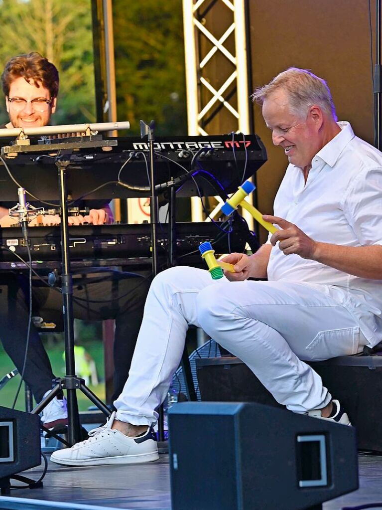 Bassist Thomas Stieger, Simon Oslender an den Keys und Wolfgang Haffner am Schlagzeug sorgten bei lauer Abendluft fr groe Zustimmung bei den Zuhrern.