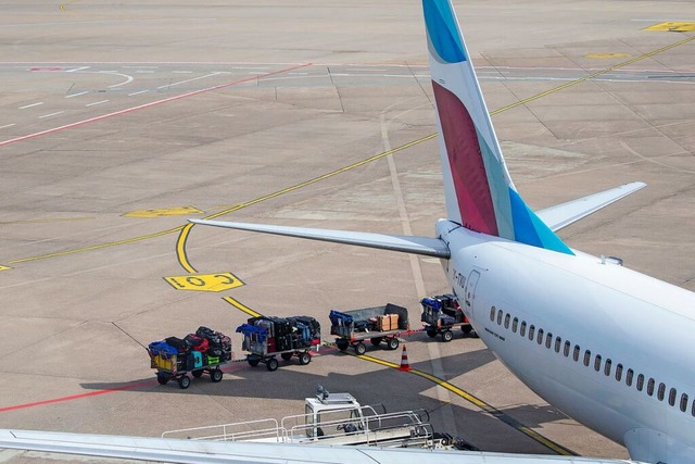 Zahlreiche Flge haben sich am Freitag...rproblem hat zu den Ausfllen gefhrt.  | Foto: Thomas Banneyer (dpa)