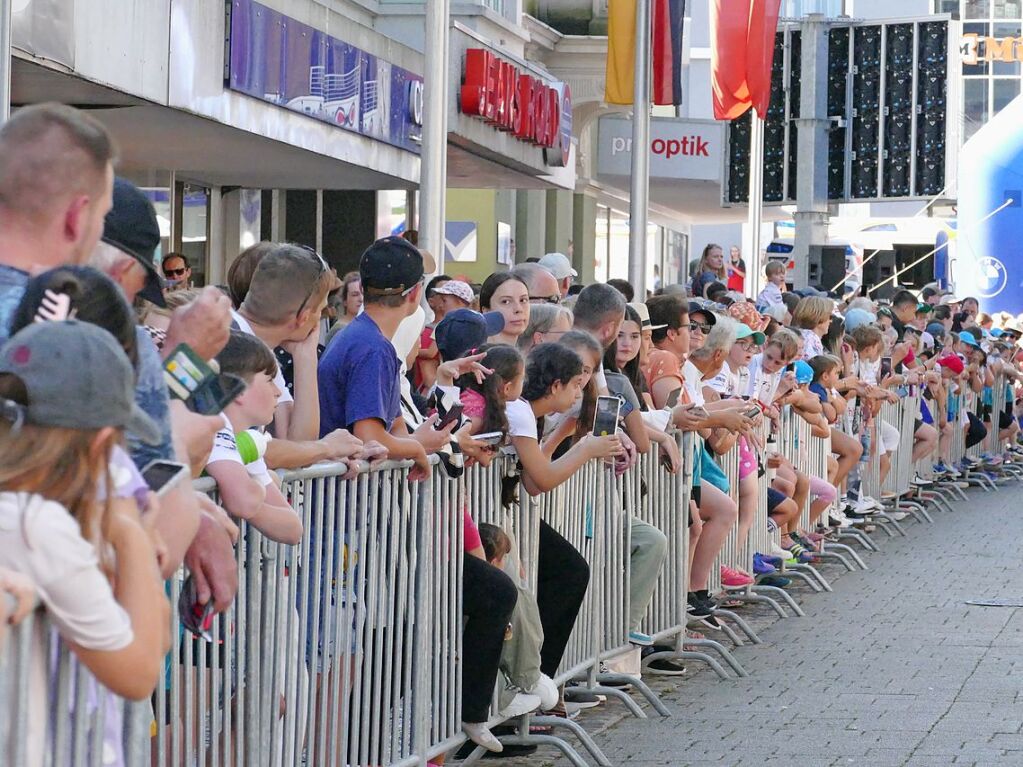 Mitfiebern und anfeuern an der Strecke.