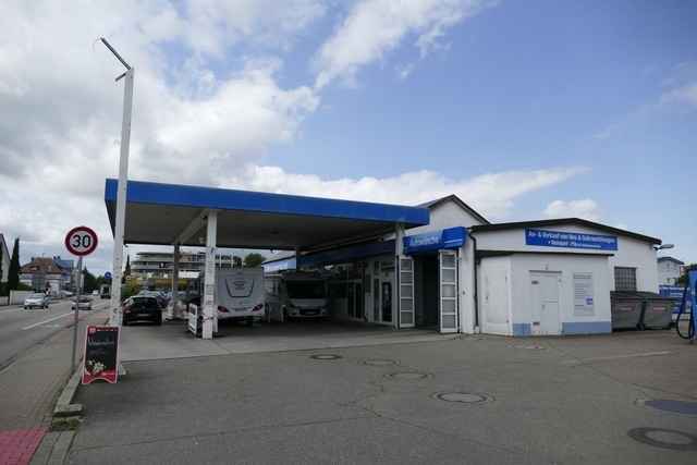 Warum fehlen bei der Bad Krozinger Aral-Tankstelle in der Freiburger Stra�e pl�tzlich die Zapfs�ulen?