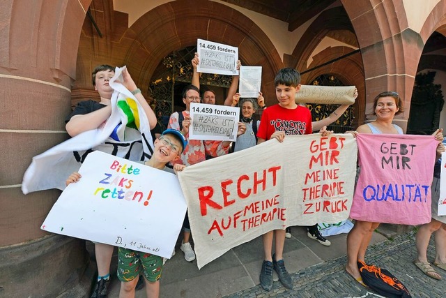 Fast 14.500 Unterschriften, die die Re...Ulrich von Kirchbach bergeben worden.  | Foto: Ingo Schneider