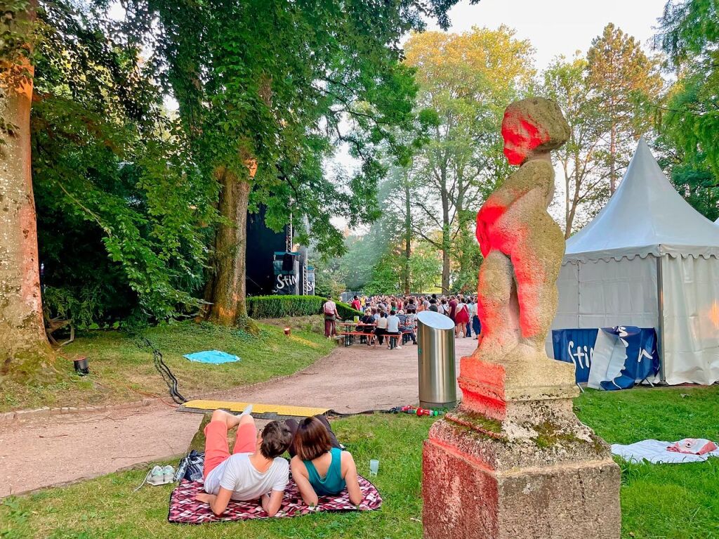 Gizmo Varillas und Blanco White beim Stimmenfestival im Lrracher Rosenfelspark