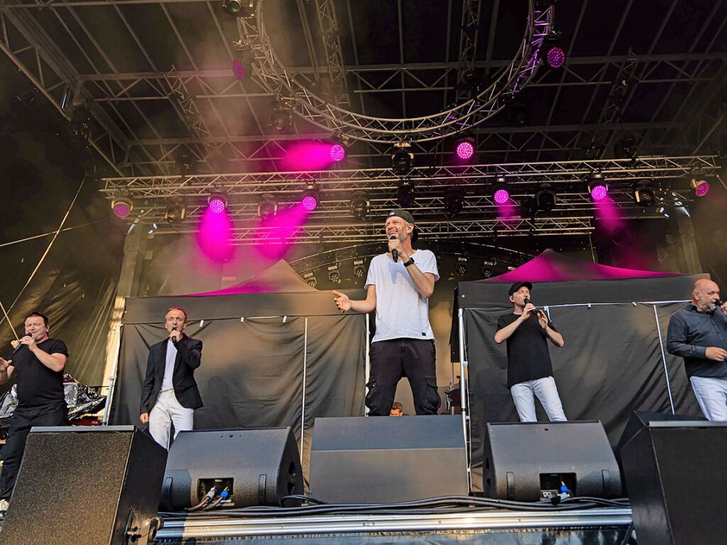 Fuenf war die zweite Vorband von Pur auf dem Schlossplatz in Emmendingen.