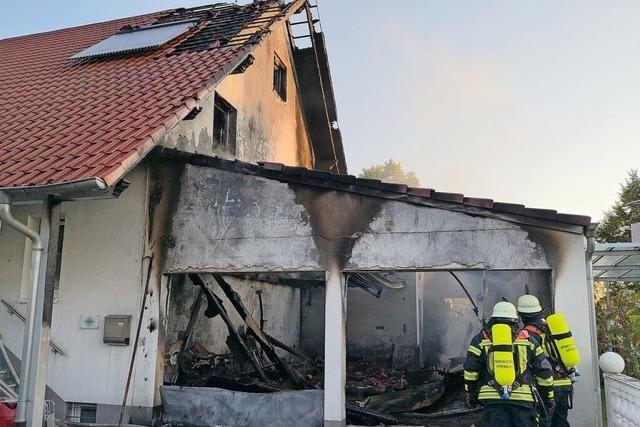 Hausbesitzer werden am frhen Samstagmorgen in Weier von den Flammen geweckt