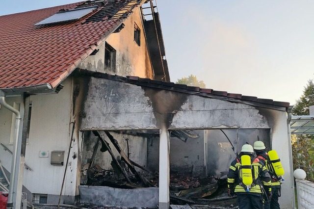 In der Garage brach das Feuer aus.  | Foto: Ralf Burgmaier