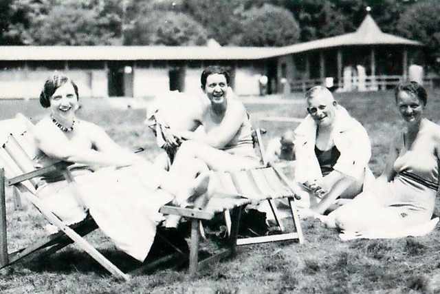 Sommervergngen: Das neue  Titiseer Strandbad wurde 1933 erffnet.  | Foto: Archiv Roland Weis