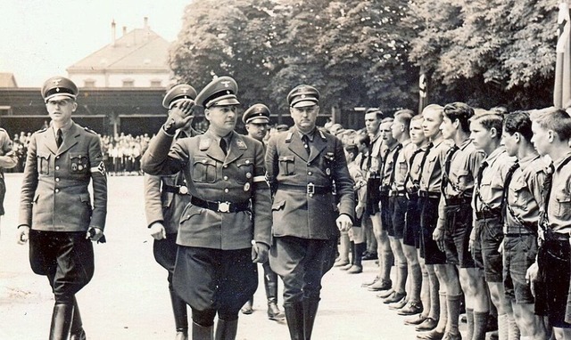 Lrrachs Brgermeister Reinhard Boos (... Schirach, der 1937 Lrrach besuchte.   | Foto: BZ