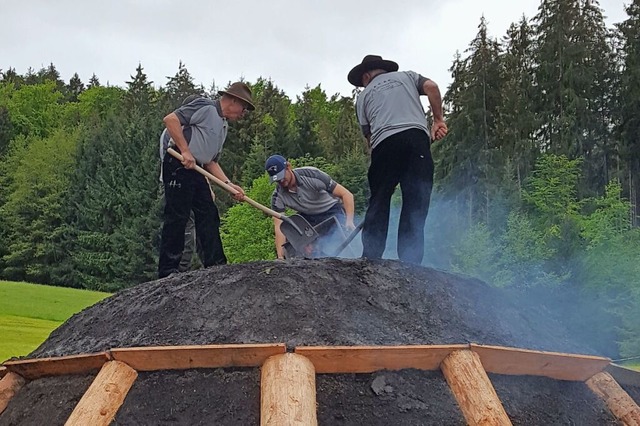 Im Jubilumsjahr 2019 ist als Erinneru...chichte ein Kohlemeiler gebaut worden.  | Foto: Beate Zehnle-Lehmann