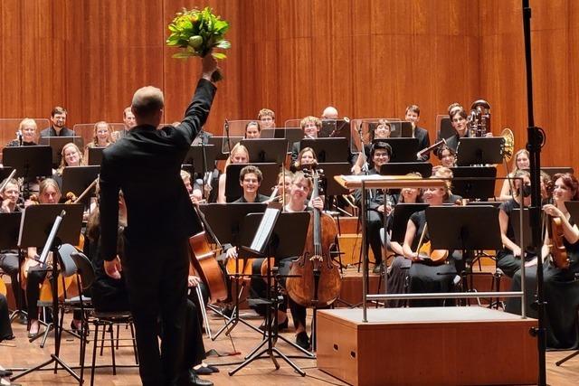 Bhmens Hain und Broadways Flair: Das KHG-Orchester Freiburg nimmt Abschied von Dirigent Eric Staiger