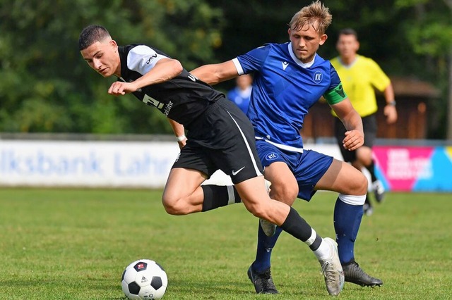 Lasse Wagenmann (links) rckt als Eige... in den Verbandsligakader des SC Lahr.  | Foto: Wolfgang Knstle