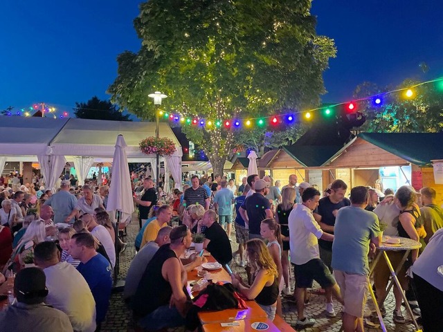 Gleich drei mal gab es Sommernachts-Partystimmung   beim Umkircher Gemeindefest.  | Foto: Mario Schneberg