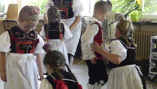 Mit ihren historischen Tnzen brachte ...eude in das Festgeschehen am Samstag.   | Foto: Sigrid Schneider