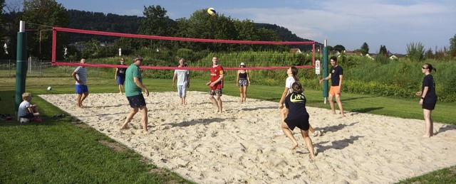 Bei der offiziellen Erffnung des Beac... natrlich gleich Matches ausgetragen.  | Foto: Sebastian Kurtenacker