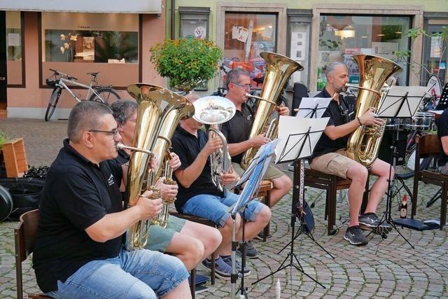 Bad Sckingens Stadtmusik verabschiedet sich auf dem Mnsterplatz in die Sommerpause