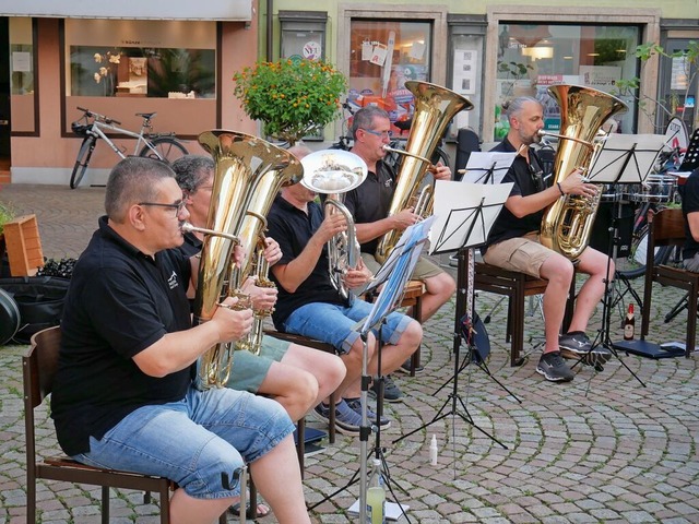 Vor der Sommerpause verwhnte die Stad...sterplatz mit dem Sommernachtskonzert.  | Foto: Michael Gottstein