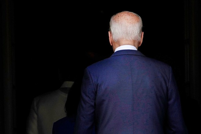 Joe Biden geht. Und wer auch immer ihm...hmal Schwung in den Wahlkampf bringen.  | Foto: Susan Walsh (dpa)