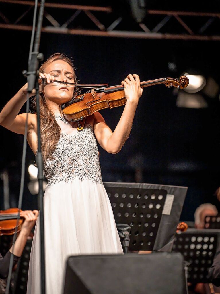 Das Publikum erwartete ein Klassikprogramm mit dem Philharmonischen Orchester Freiburg, Anna Agafia, Giora Feidman, Max Mutzke, Matthias Matzke und dem Ehrengast Gerhard Polt – alles unter der Leitung von Andr de Ridder und Enrique Ugarte.