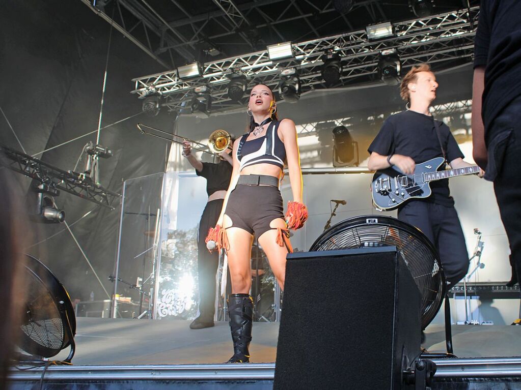 Nina Chuba und ihre Band sorgten in Emmendingen fr ordentlich Stimmung.