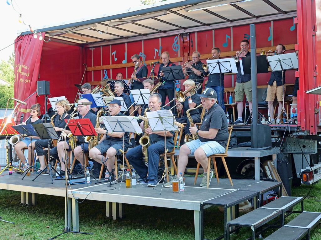 In Kirchzarten fand erneut das Schlossfest vor der Talvogtei statt. Die Feier wird von Vereinen organisiert und lockt jedes Jahr mit einem musikalischen und kulinarischen Angebot. Auch das Entenrennen am Sonntag ist bei den Kirchzartenern beliebt.