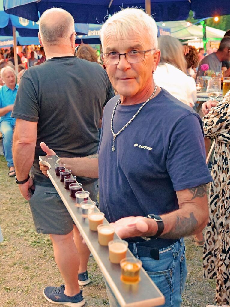 In Kirchzarten fand erneut das Schlossfest vor der Talvogtei statt. Die Feier wird von Vereinen organisiert und lockt jedes Jahr mit einem musikalischen und kulinarischen Angebot. Auch das Entenrennen am Sonntag ist bei den Kirchzartenern beliebt.