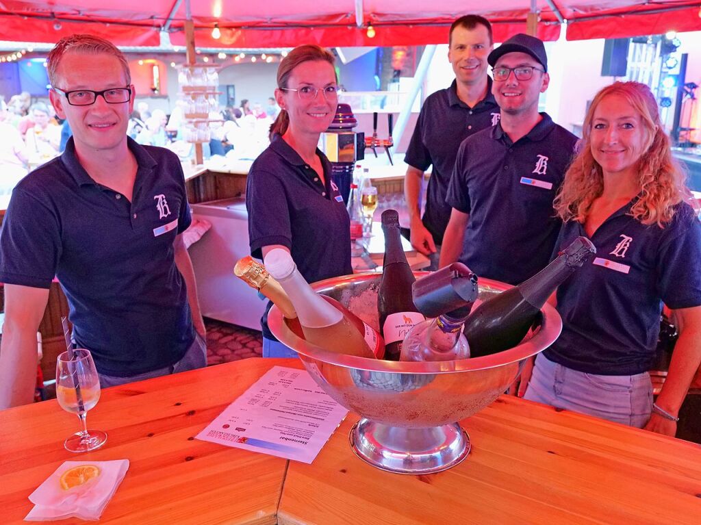 In Kirchzarten fand erneut das Schlossfest vor der Talvogtei statt. Die Feier wird von Vereinen organisiert und lockt jedes Jahr mit einem musikalischen und kulinarischen Angebot. Auch das Entenrennen am Sonntag ist bei den Kirchzartenern beliebt.