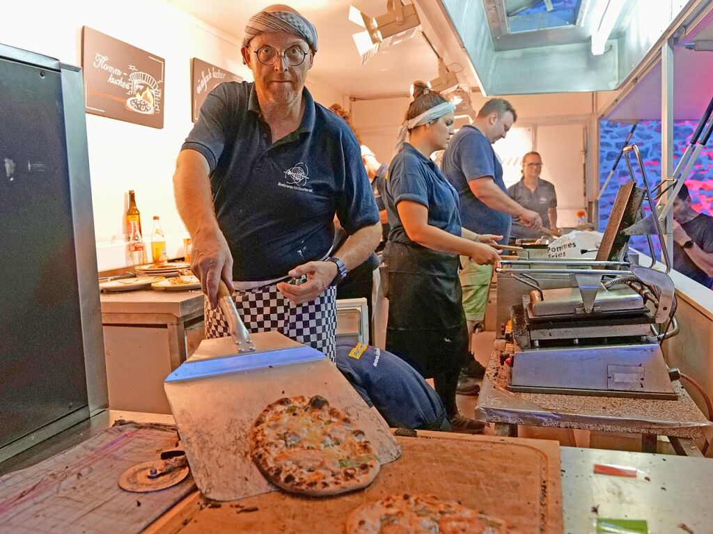 In Kirchzarten fand erneut das Schlossfest vor der Talvogtei statt. Die Feier wird von Vereinen organisiert und lockt jedes Jahr mit einem musikalischen und kulinarischen Angebot. Auch das Entenrennen am Sonntag ist bei den Kirchzartenern beliebt.