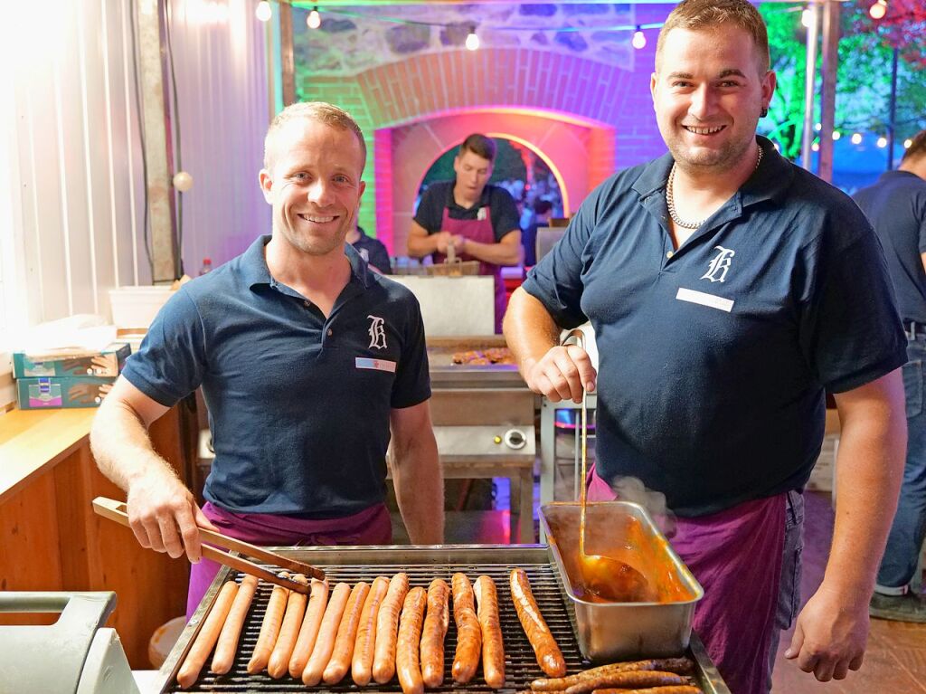 In Kirchzarten fand erneut das Schlossfest vor der Talvogtei statt. Die Feier wird von Vereinen organisiert und lockt jedes Jahr mit einem musikalischen und kulinarischen Angebot. Auch das Entenrennen am Sonntag ist bei den Kirchzartenern beliebt.