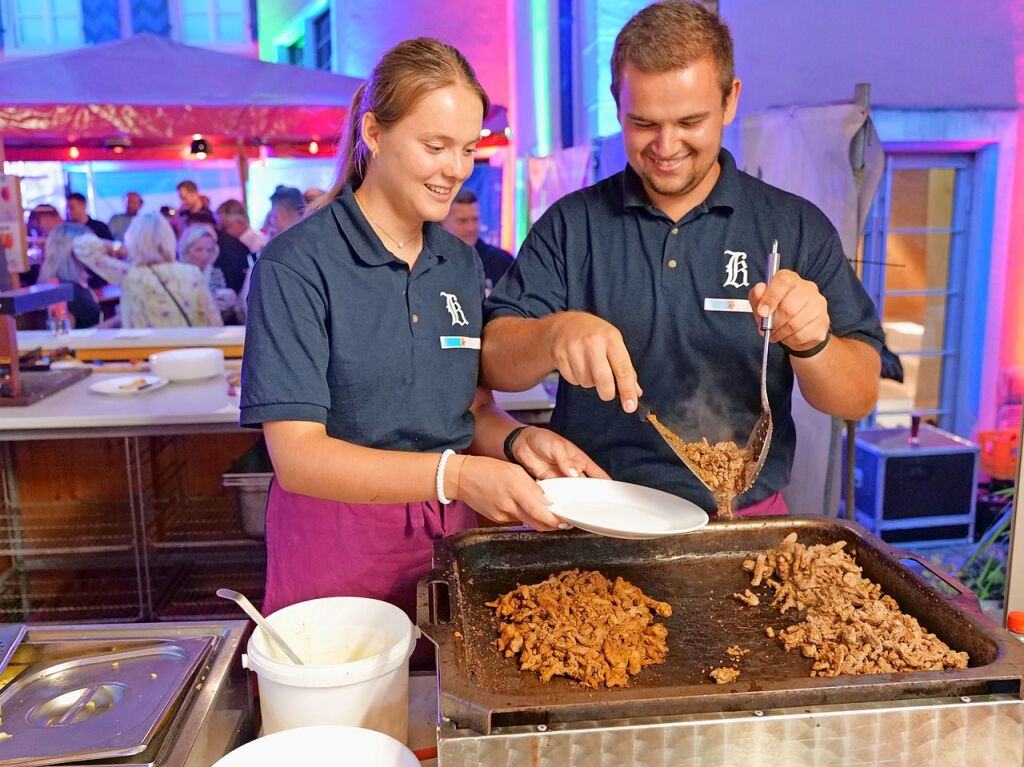 In Kirchzarten fand erneut das Schlossfest vor der Talvogtei statt. Die Feier wird von Vereinen organisiert und lockt jedes Jahr mit einem musikalischen und kulinarischen Angebot. Auch das Entenrennen am Sonntag ist bei den Kirchzartenern beliebt.